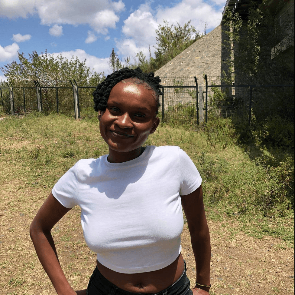 Sexy Dark African Camgirl Shawrie Loves to Open her PUSSY!