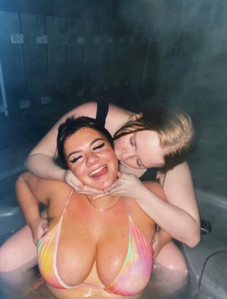 Kaitlyn and leah slut sisters and there friends rate those sluts in comment dm or kik : saa5642