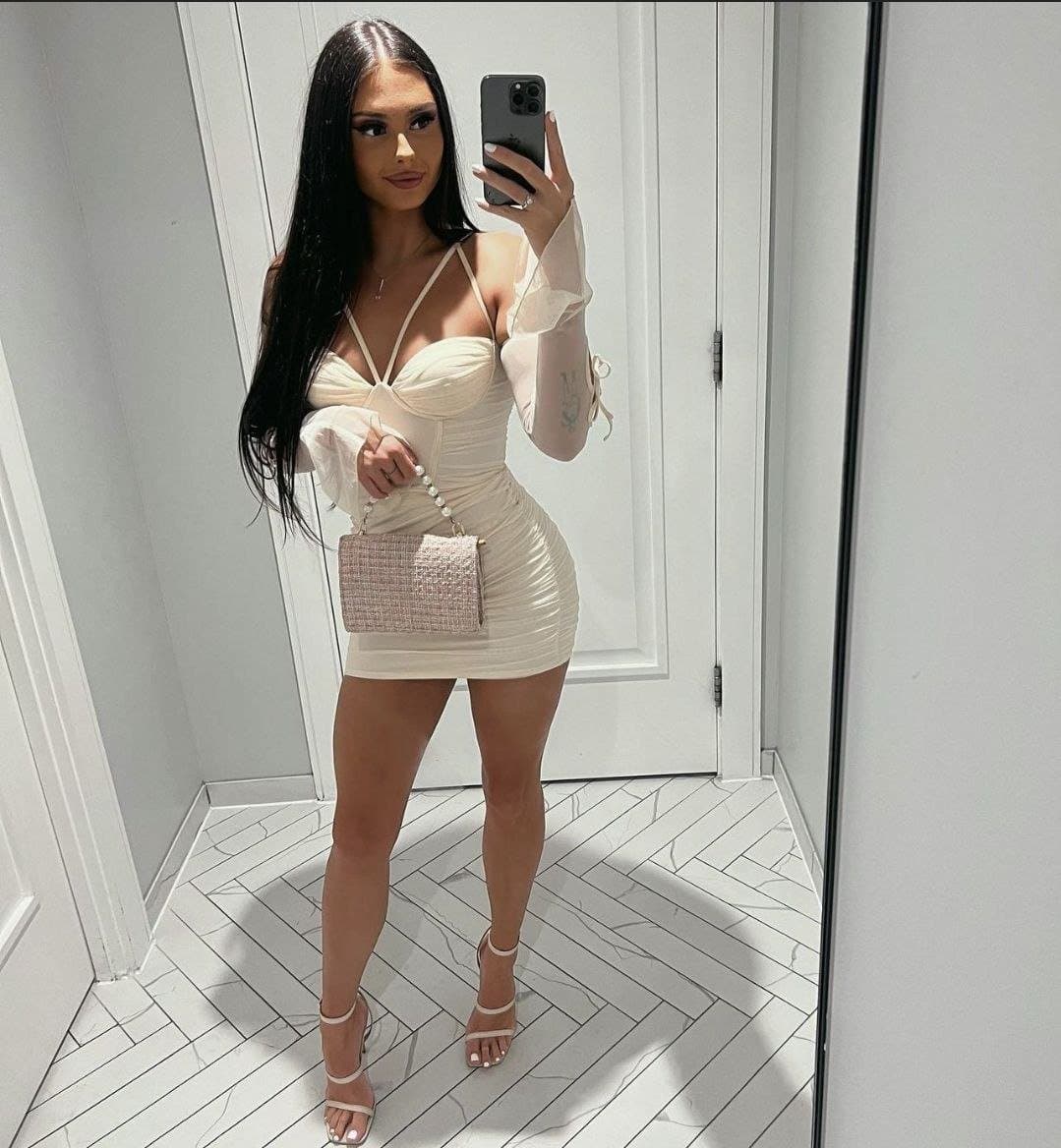 Sexy uk chav sucking dick. Kik or tele to trade more British teens