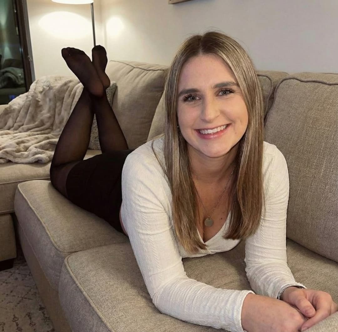 She wants to tease her feet here