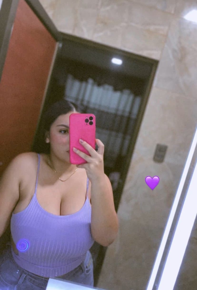 Young girl with Giants tits