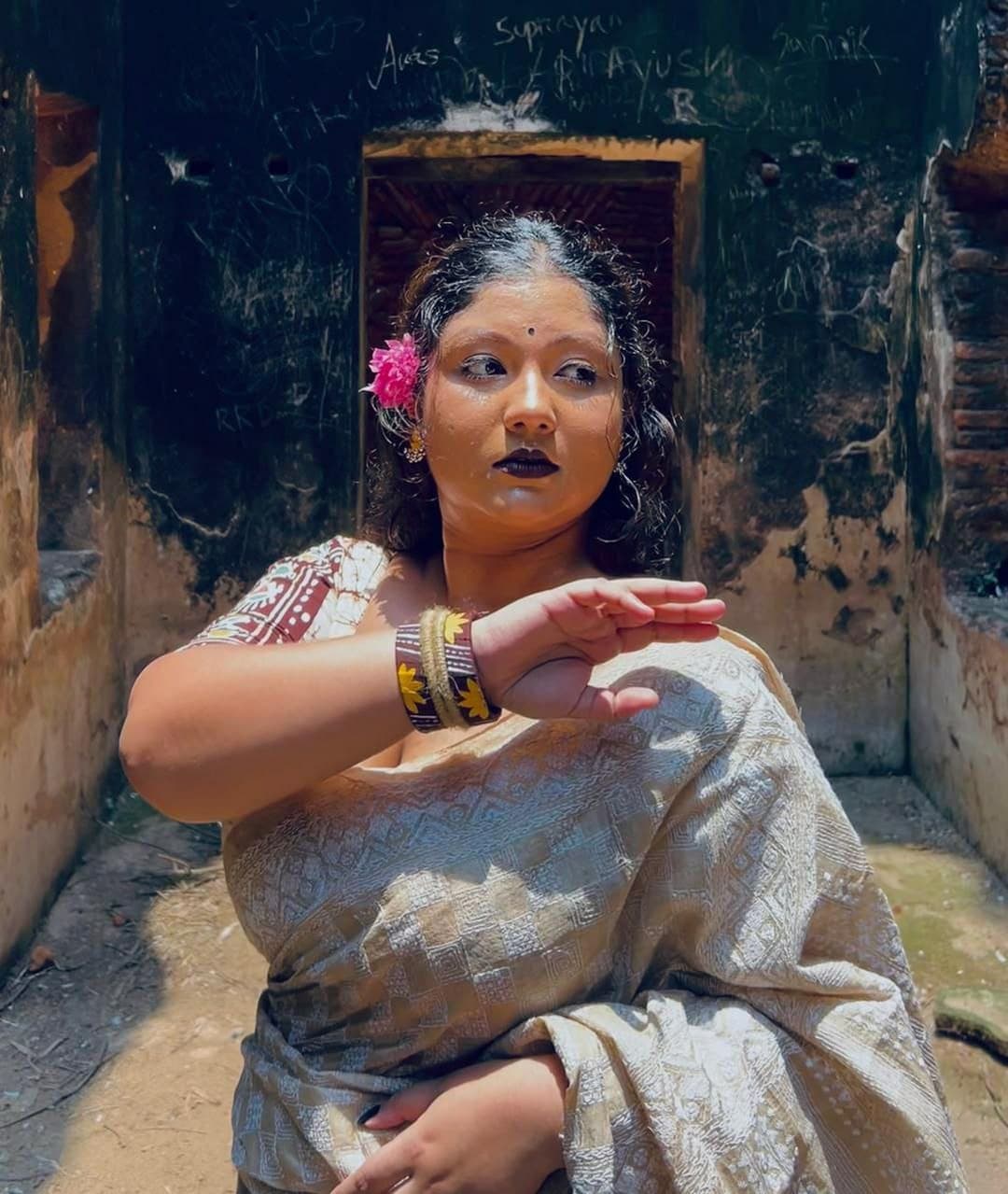 Beautiful Bangladeshi Horny Chubby Gf Showing Fingering