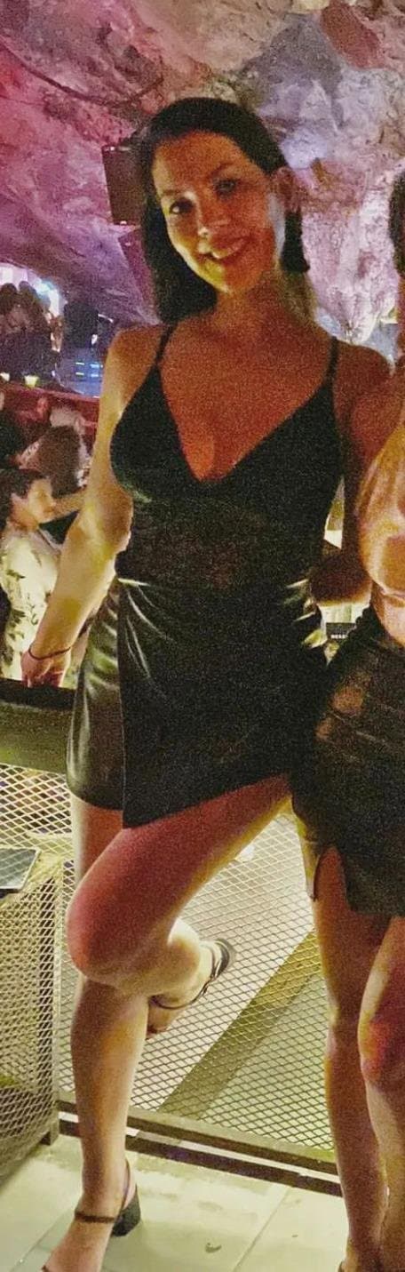 Hot Asian-latina with big boobs and amazing legs. Enjoy!