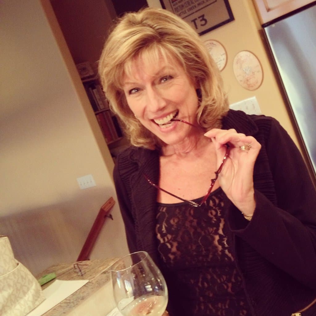 Gorgeous GILF Mary shows off her banging body