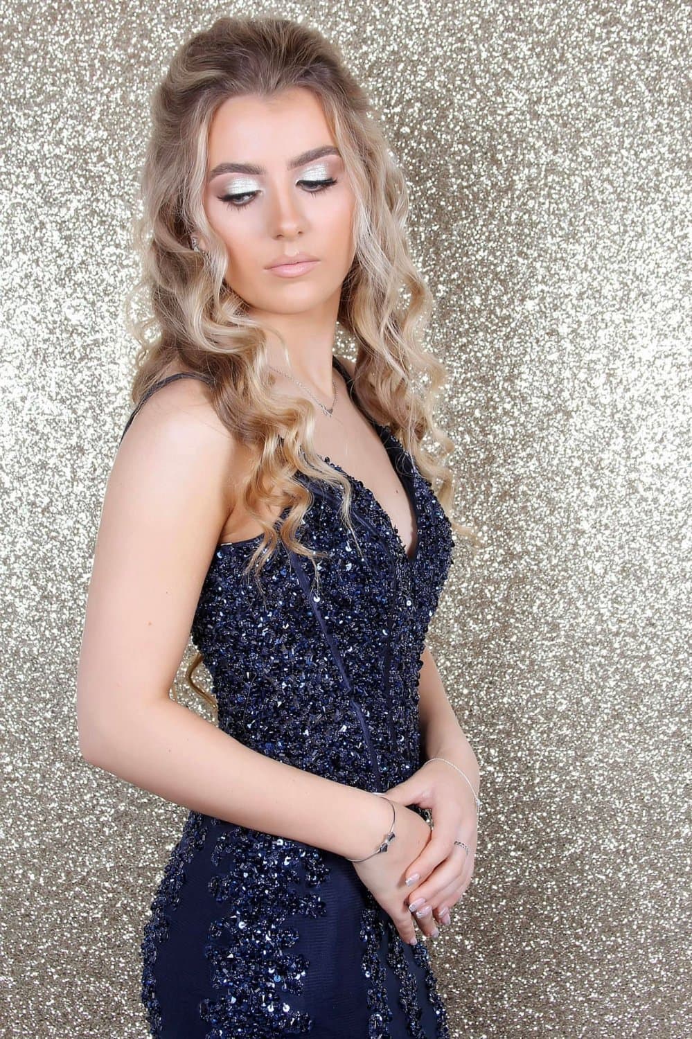 Pretty IRL Holly deserves to be famous among gooners