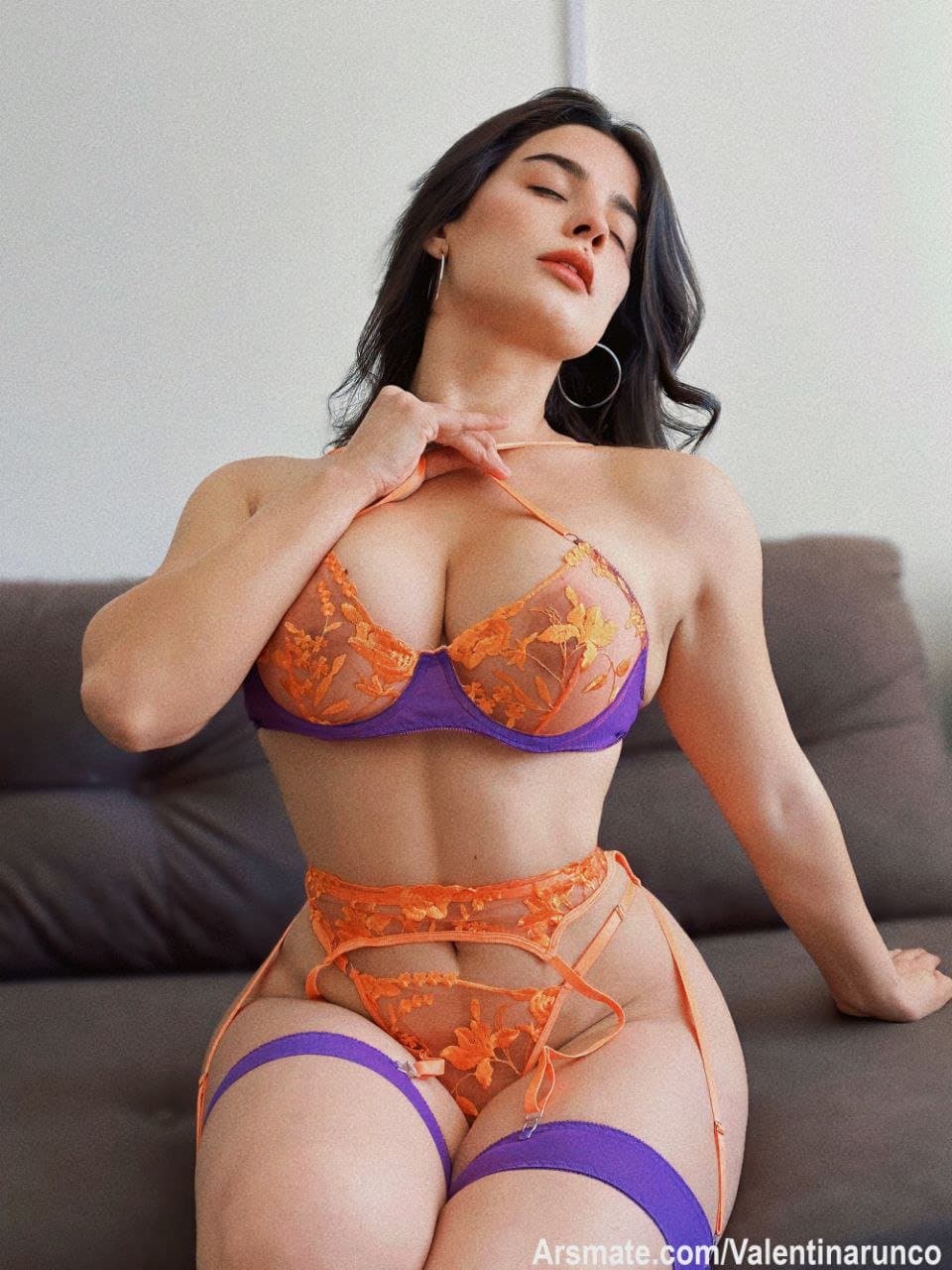 Valentina runco perra culona de grandes tetas