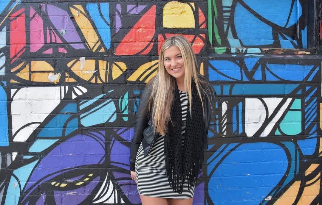 Young and horny 18 American schoolgirl LOVES showing off