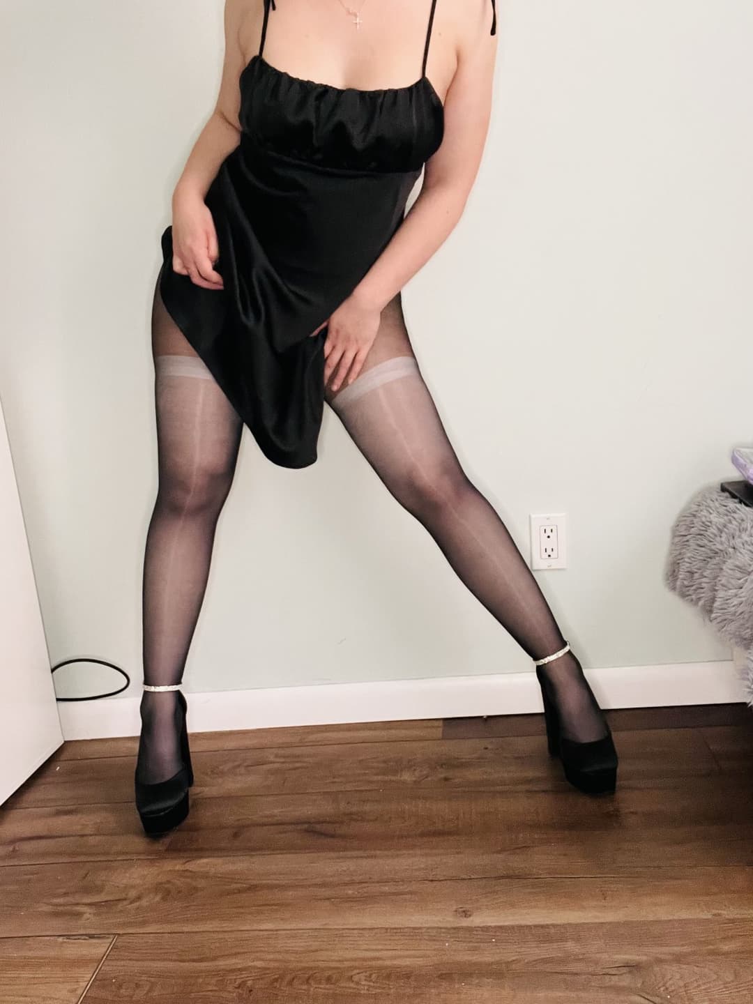 BBW In Pantyhose Masturbation