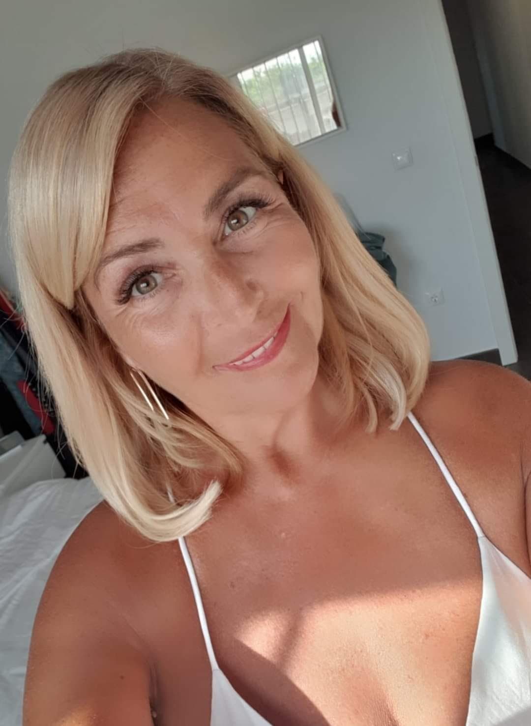 Ann Cath mature beauty