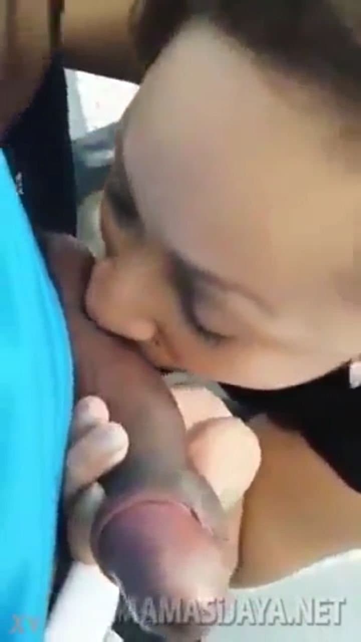 Minha namorada mamando Minha piroca na faculdade