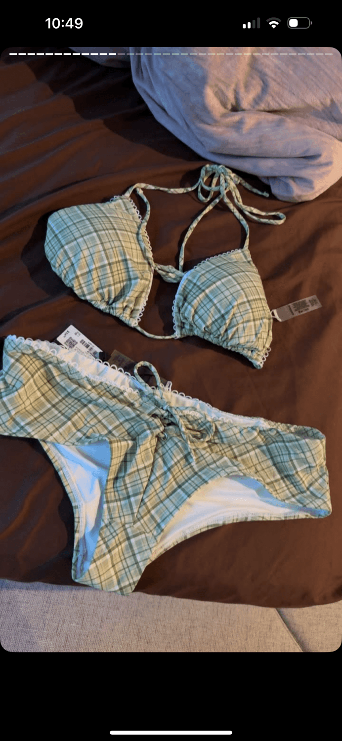 pawg with pretty dsl teasing fat ass, pretty feet, and big tits in bikini