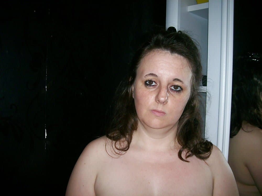 Je suis disponible pour vous venez nombreux pour me pissé dessus et me fécondé