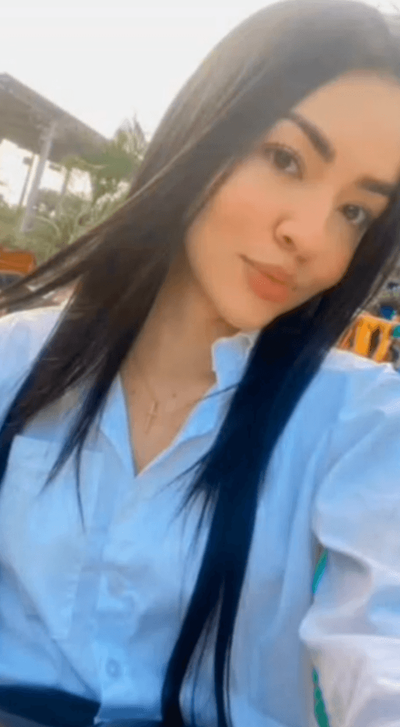 Puta Bailando y haciendo garganta profunda, es feliz mamando