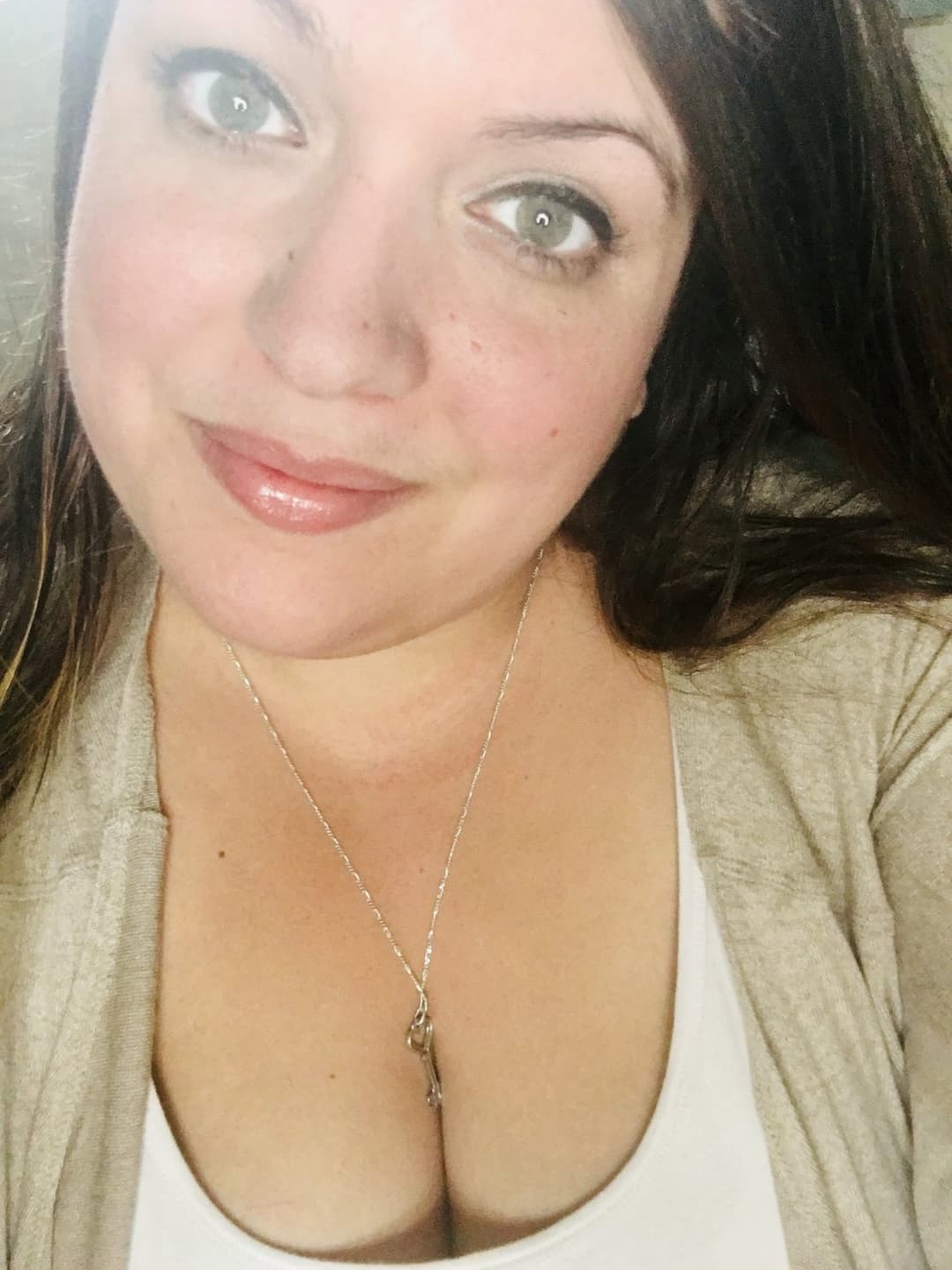 Thick beauty Whitney loves to be seen ??