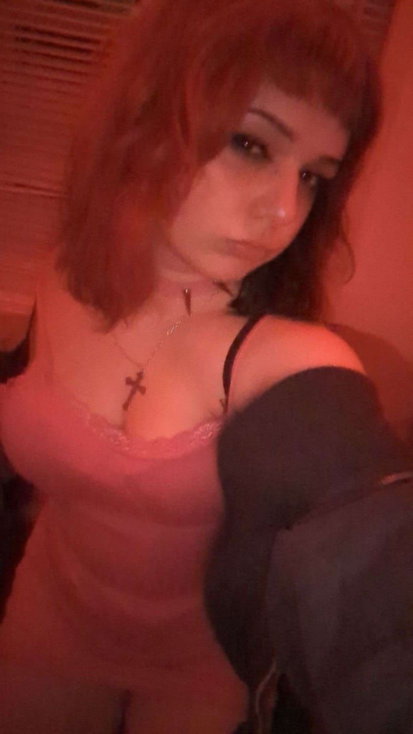 Sexy goth egirl from Discord p1