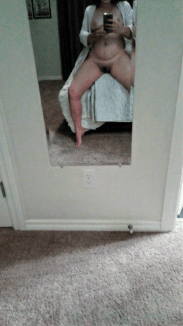 Brunette top to bottom. Chatham-Kent Ontario ?? Robin R. Seen her around? Pickleball beginner.