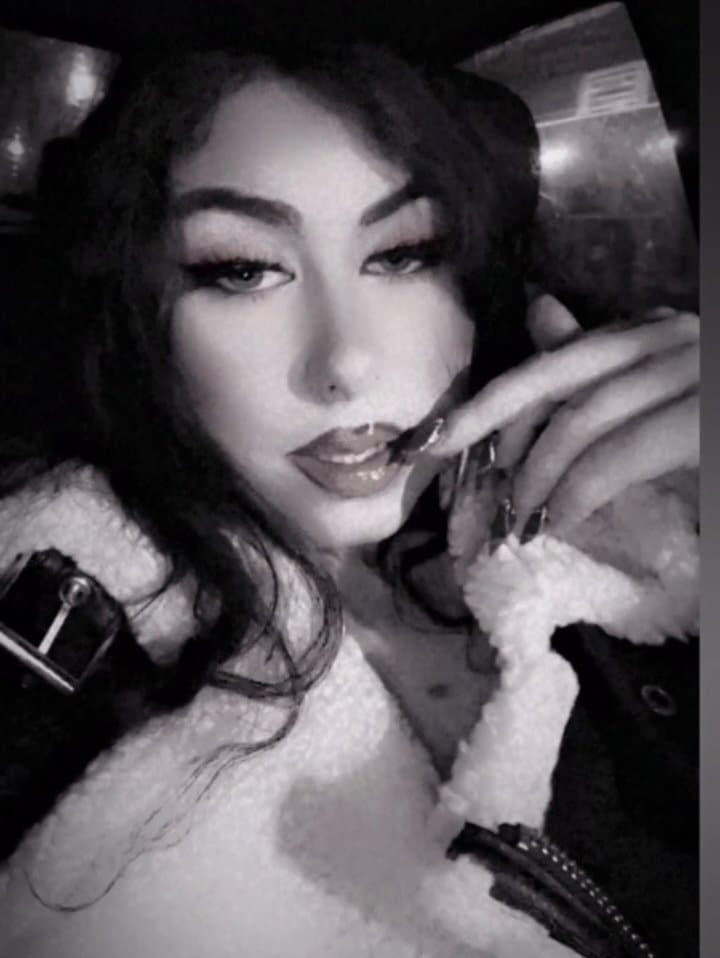 Big ass sexy Indian NRI with big tits leaked smoking ?? A