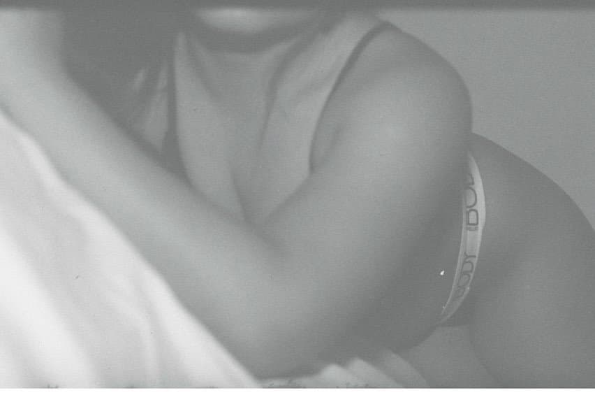 one of my favourite fitness bodybuilder girl, her friend also hot. Now she start make sexy photo