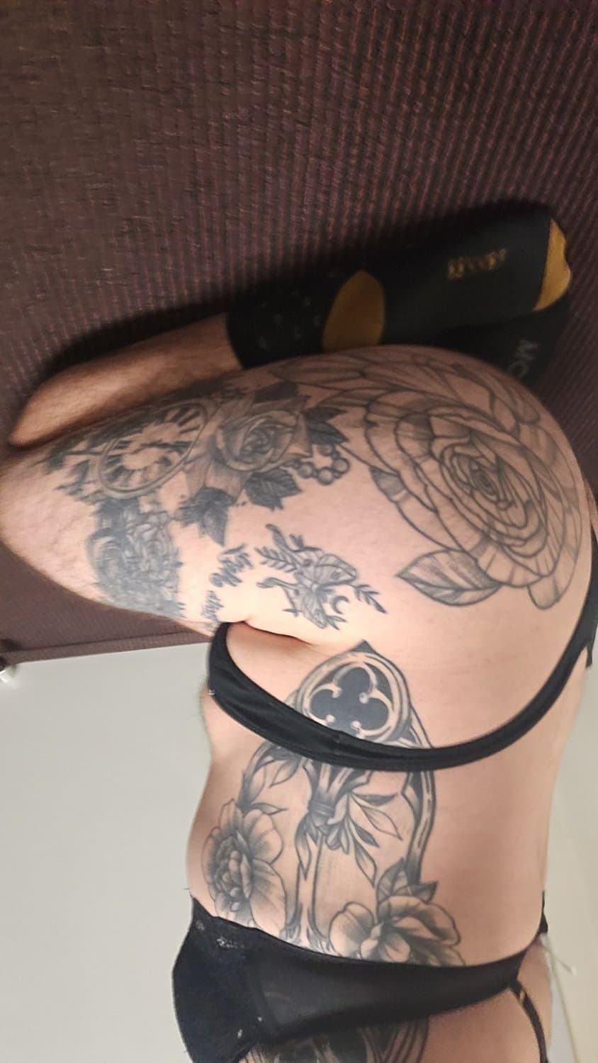 SHIT TATTOOED GAY GIRL