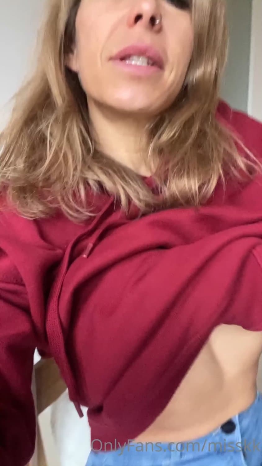 Click to view full size MissKKYour Friends Hot MomKelly Jenson