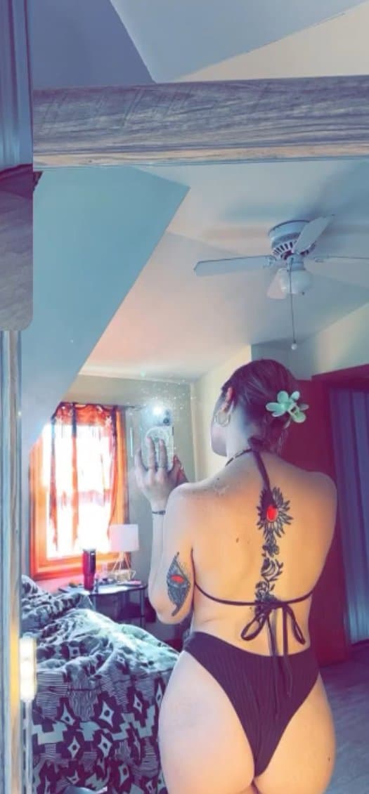 Sexy country girl takes backshots