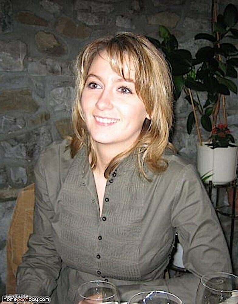 Wife with Amazing Hourglass Shape & Bubble Butt