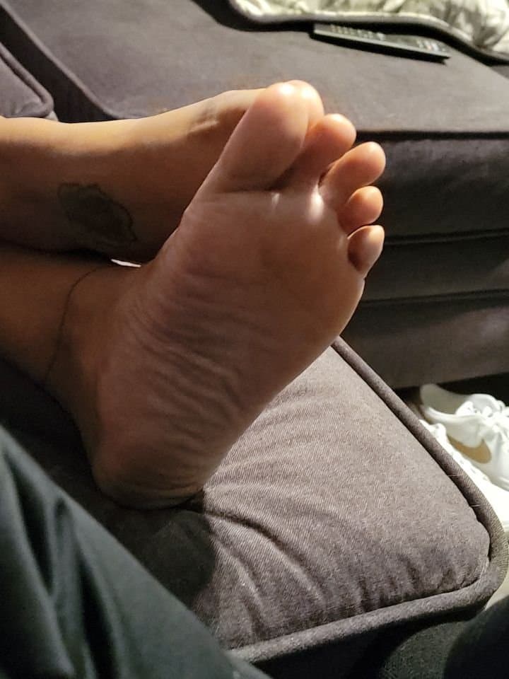 She keeps making guys and girls happy,  keep making requests and tipping $Leena1031 and get more!