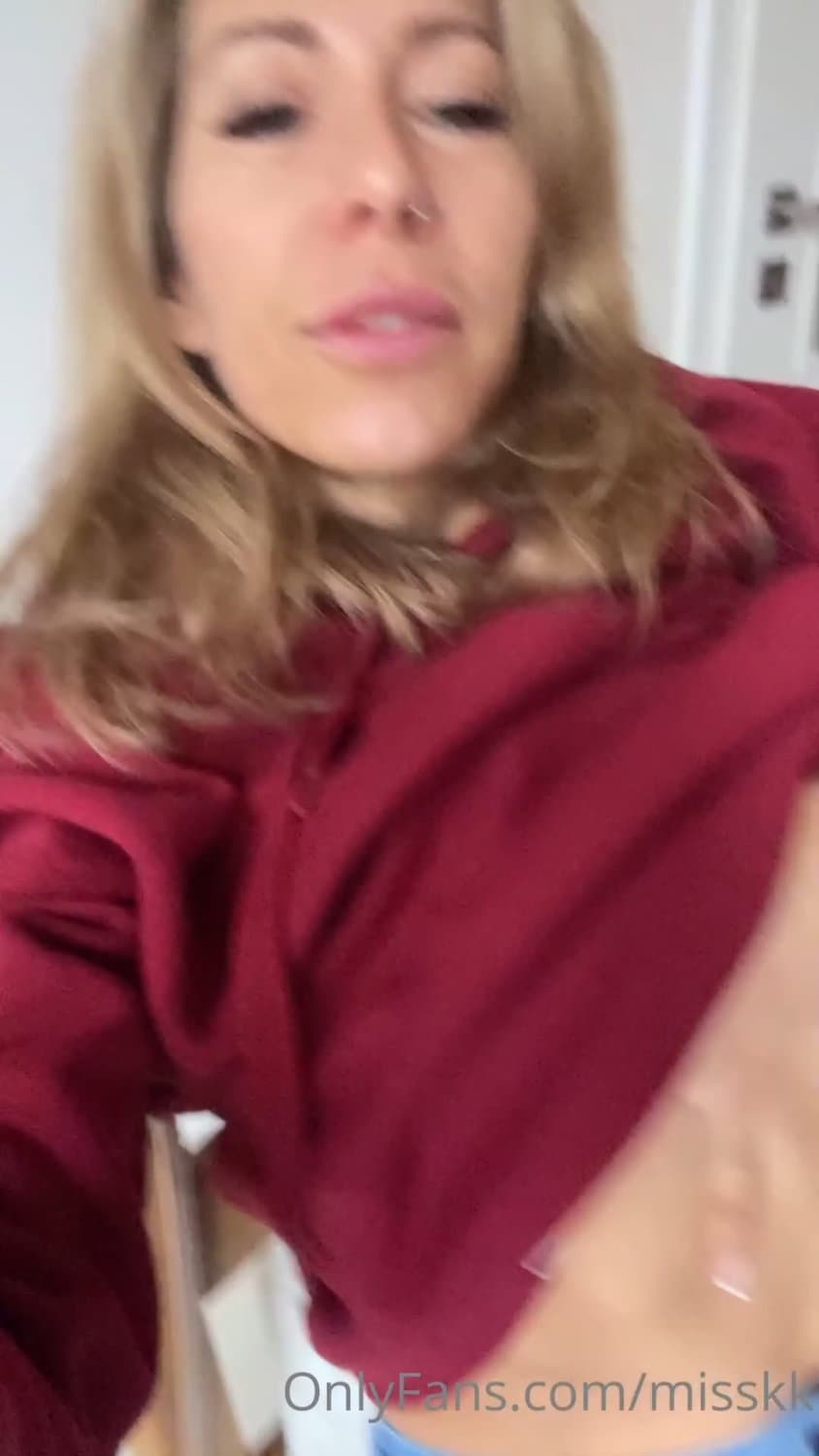 Click to view full size MissKKYour Friends Hot MomKelly Jenson