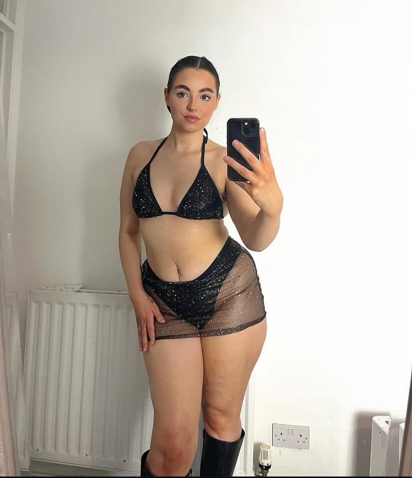 British influencer Rachel showing off her mum bod in lingerie and swimwear