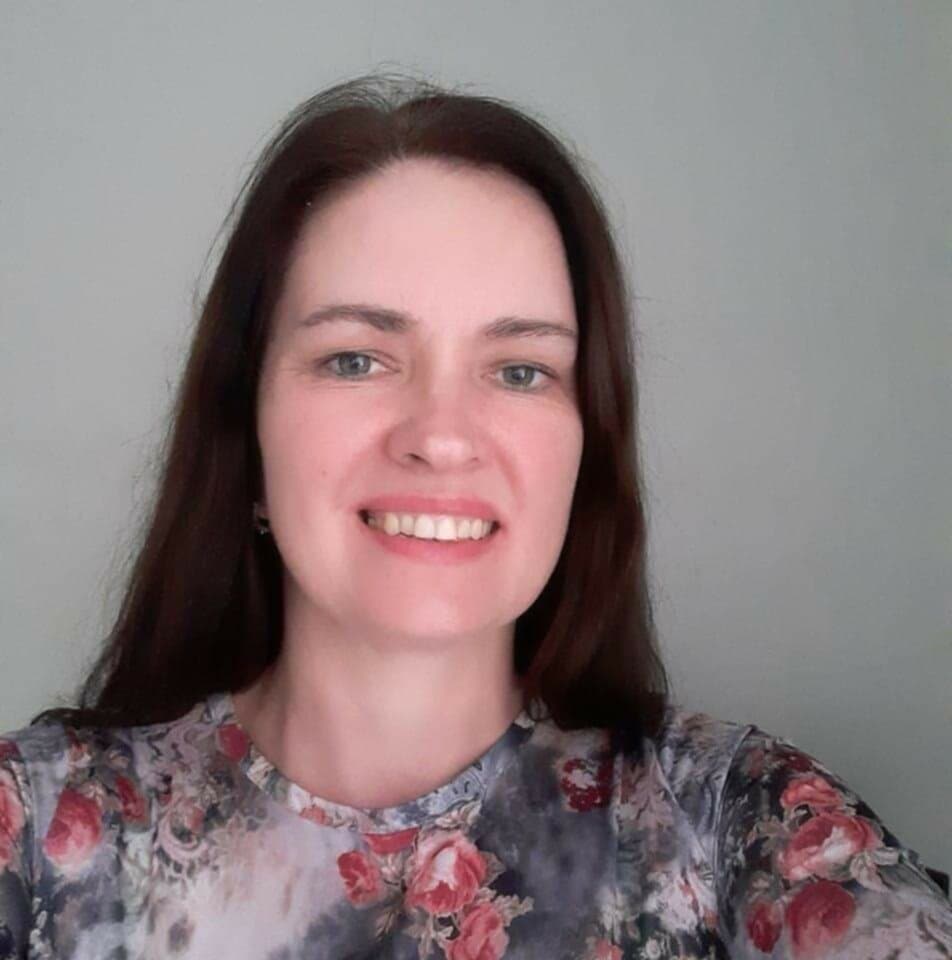 Exhibitionist Ina loves to be free in nature. Enjoy!