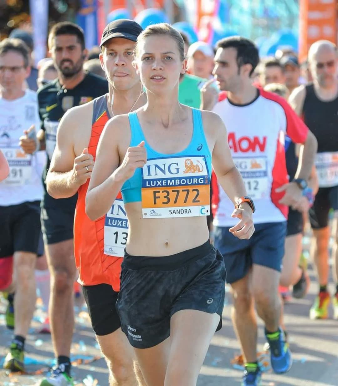 Click to view full size German girl drinks sperm from many foreign men