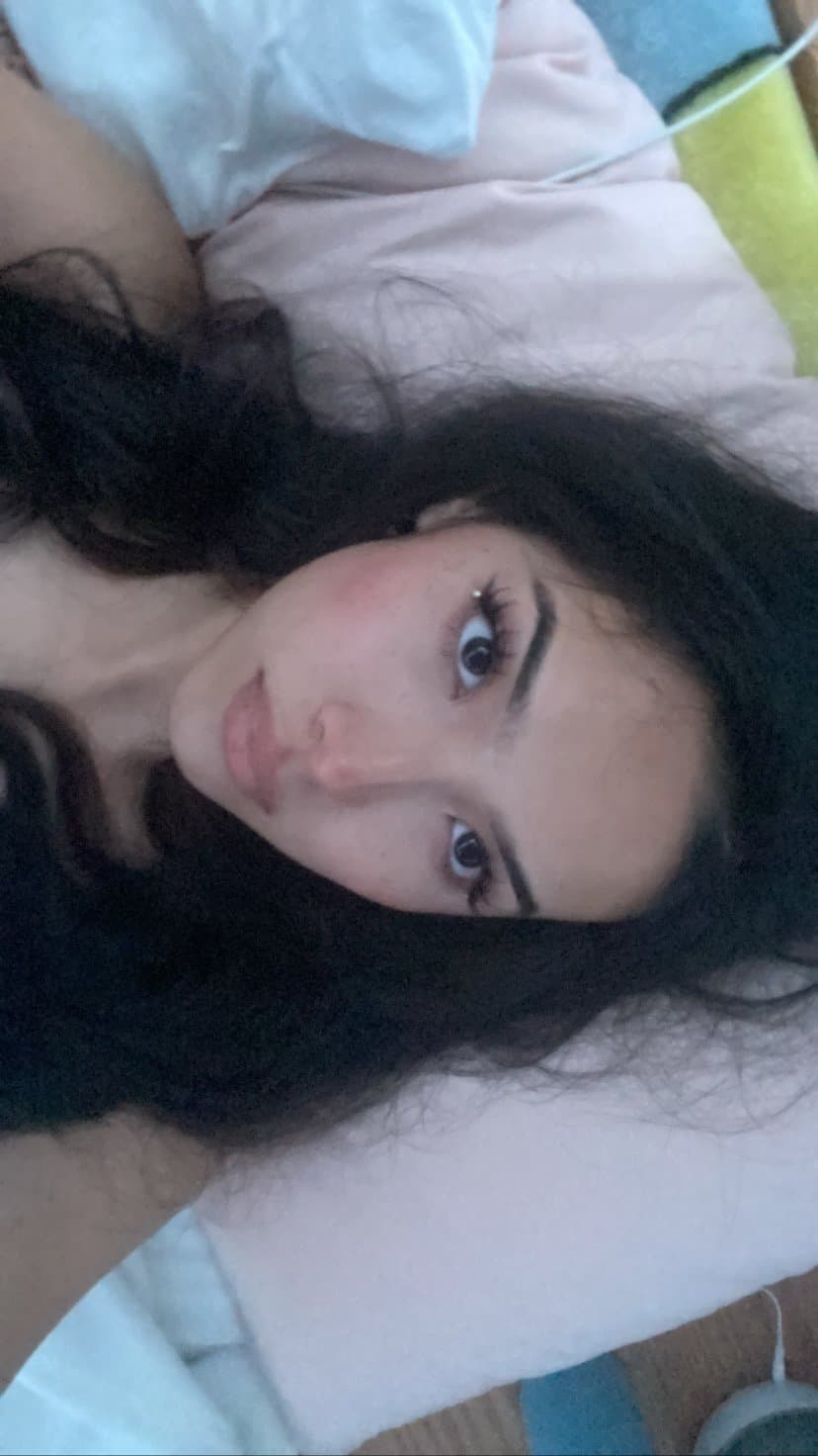 44: Submission- Raquel (20F)