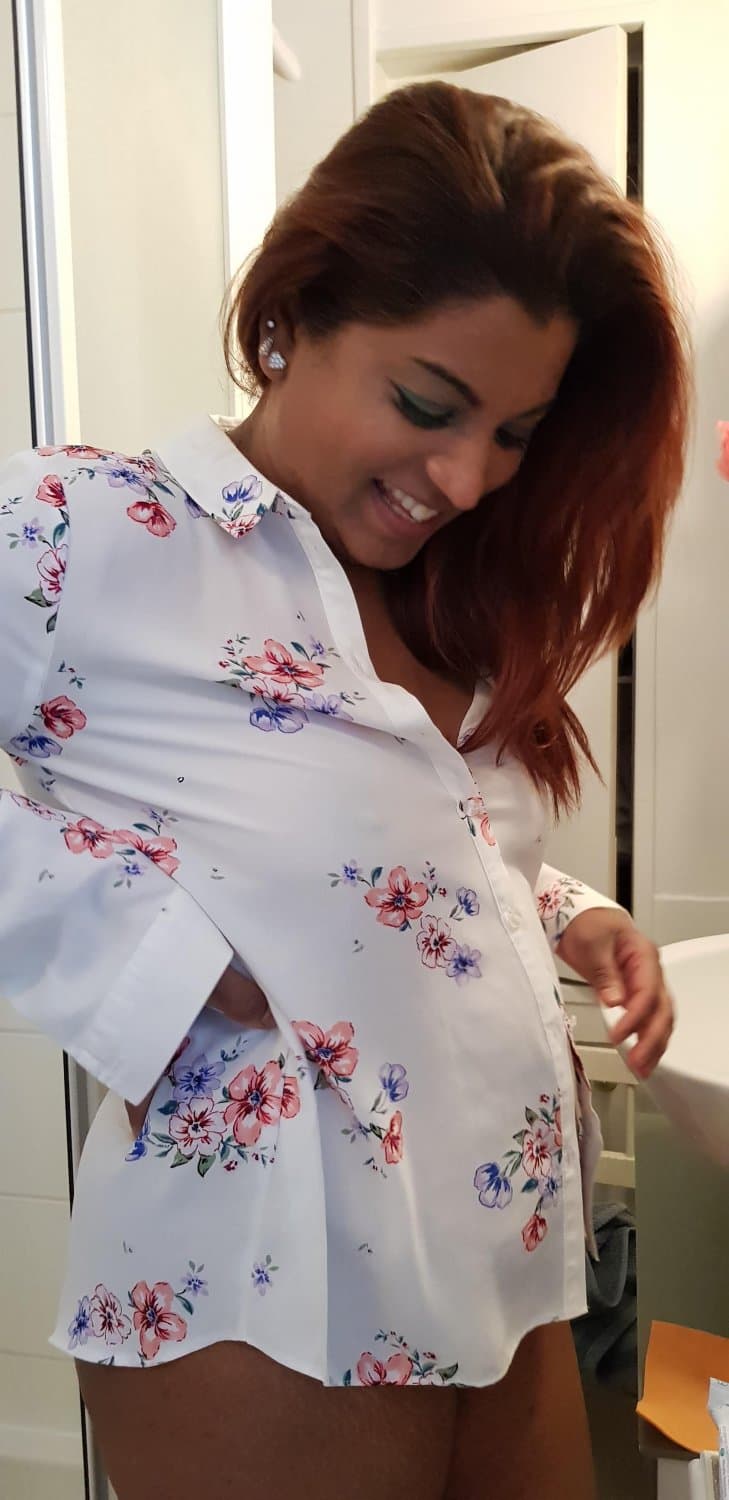 Click to view full size My hotwife in thé bathroom