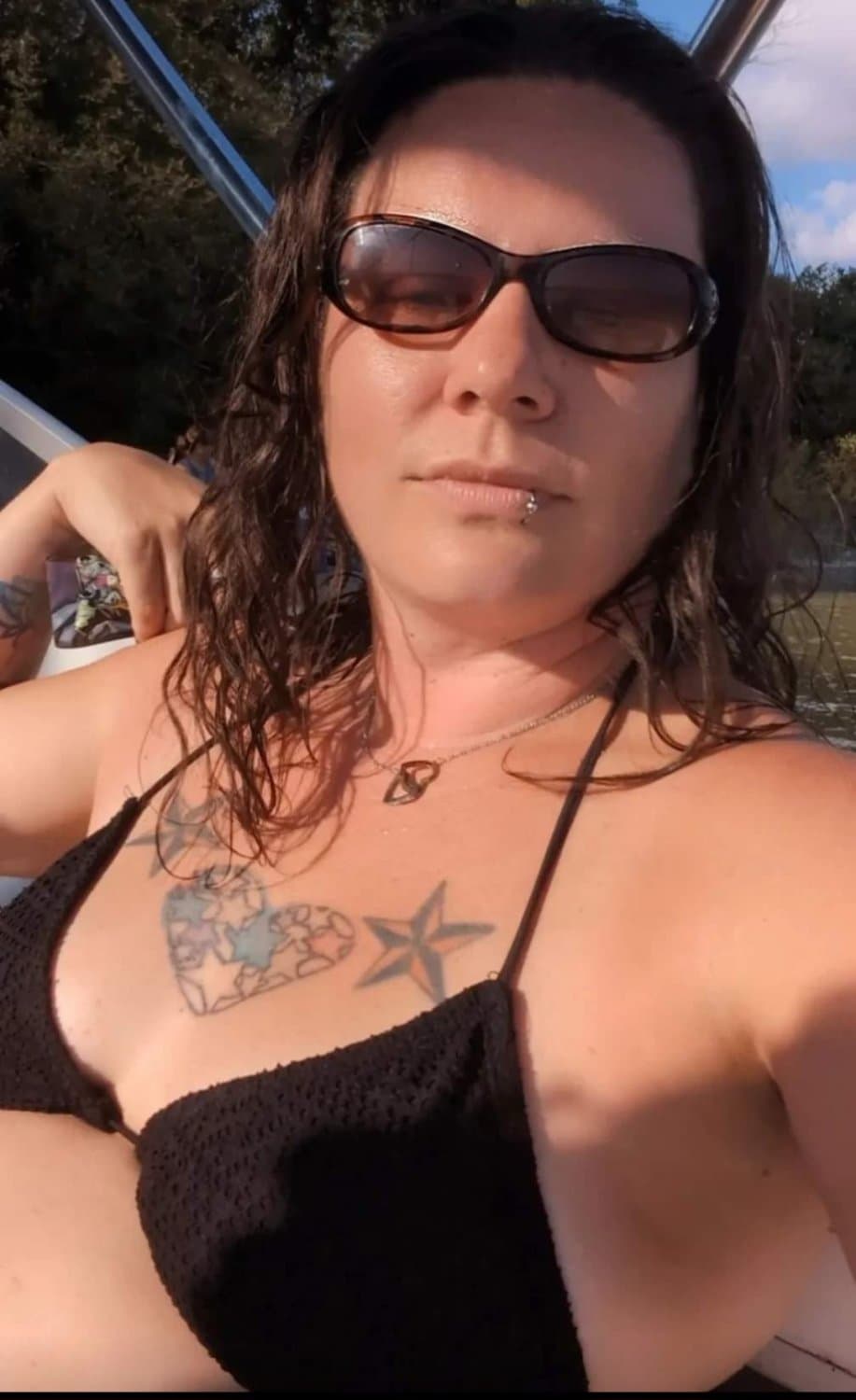 Click to view full size TON slutty trashy milf slut smoker