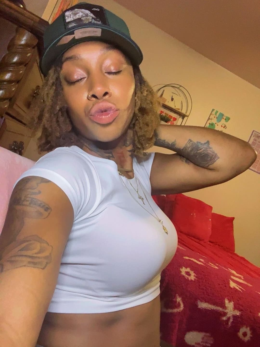 just wanna cum all over this black thot