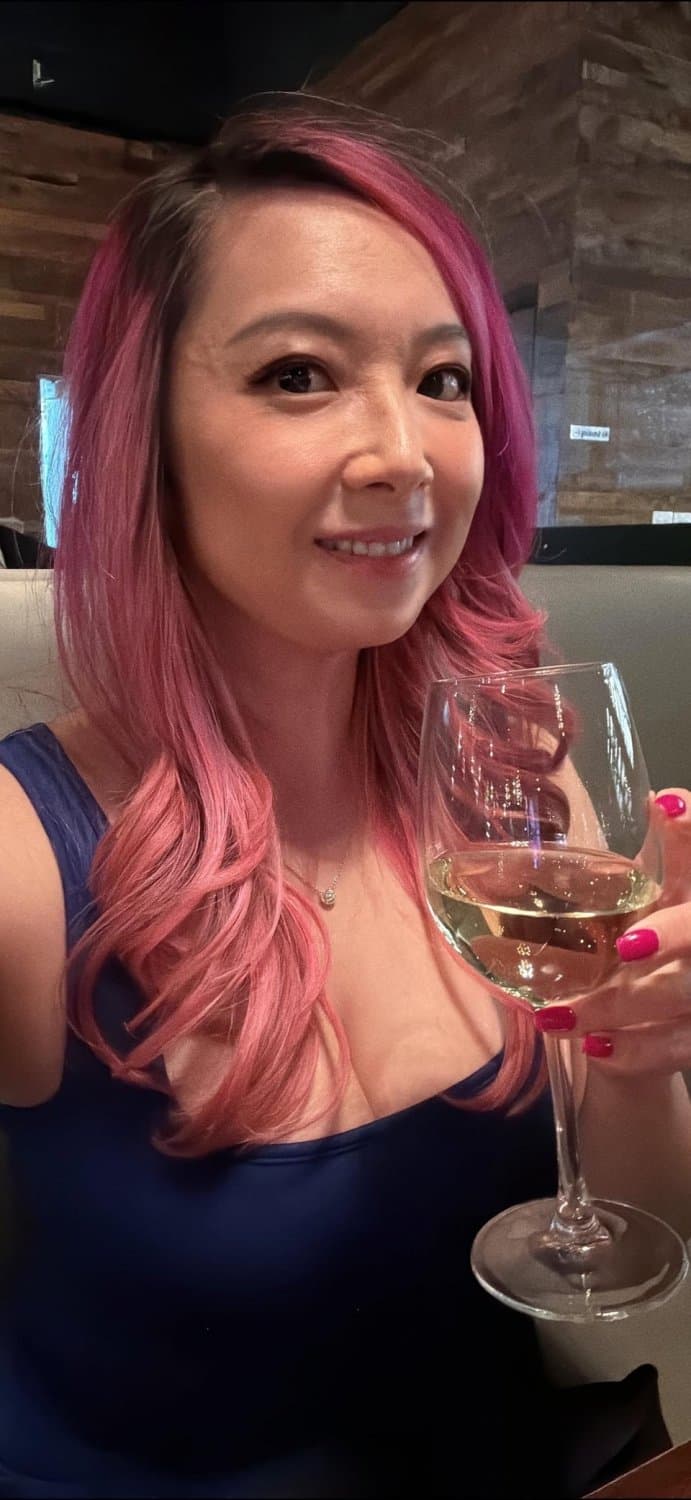 Asian MILF loves to suck and fuck especially BBC