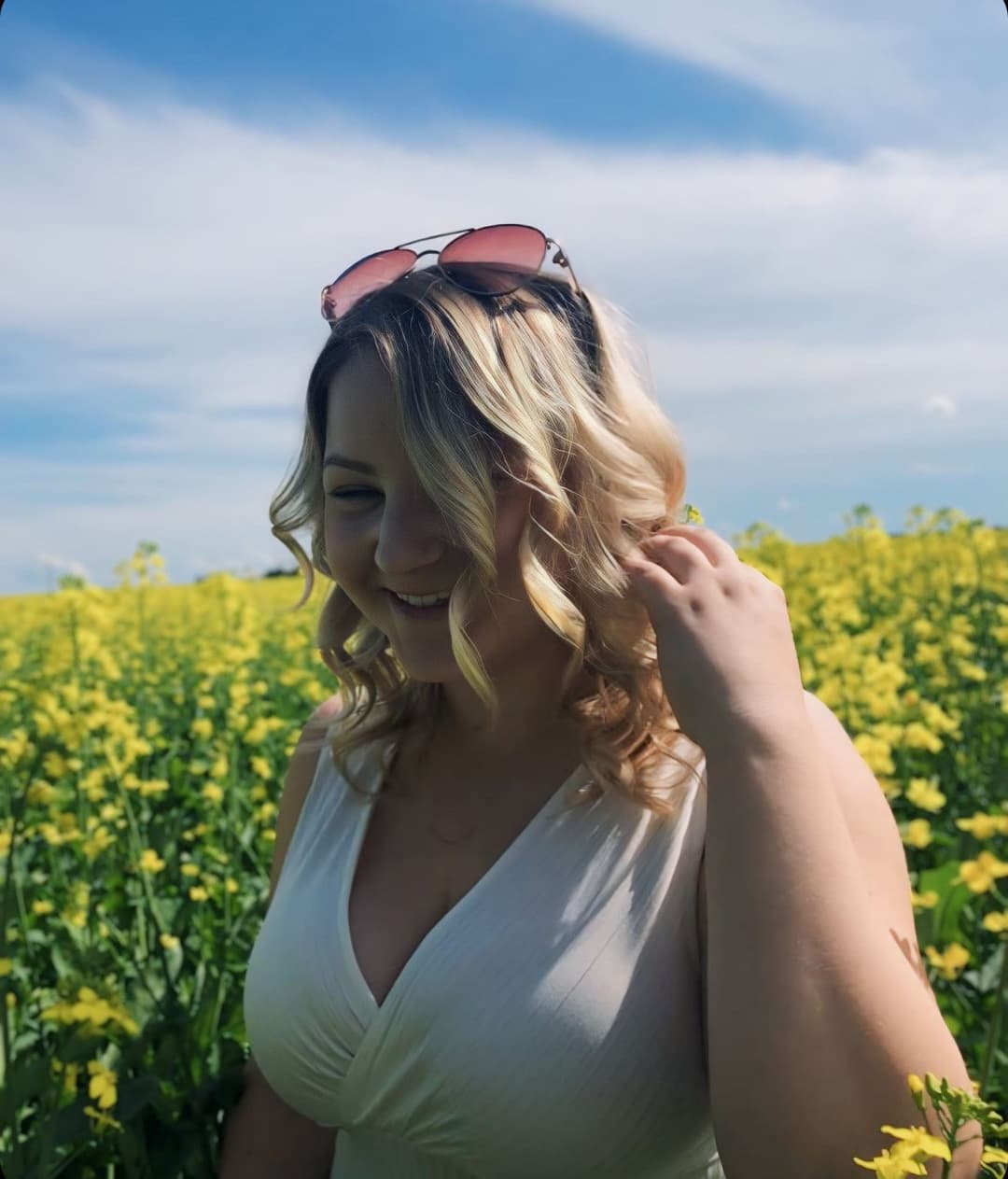 Canada - Rianne, thick ‘n busty country girl