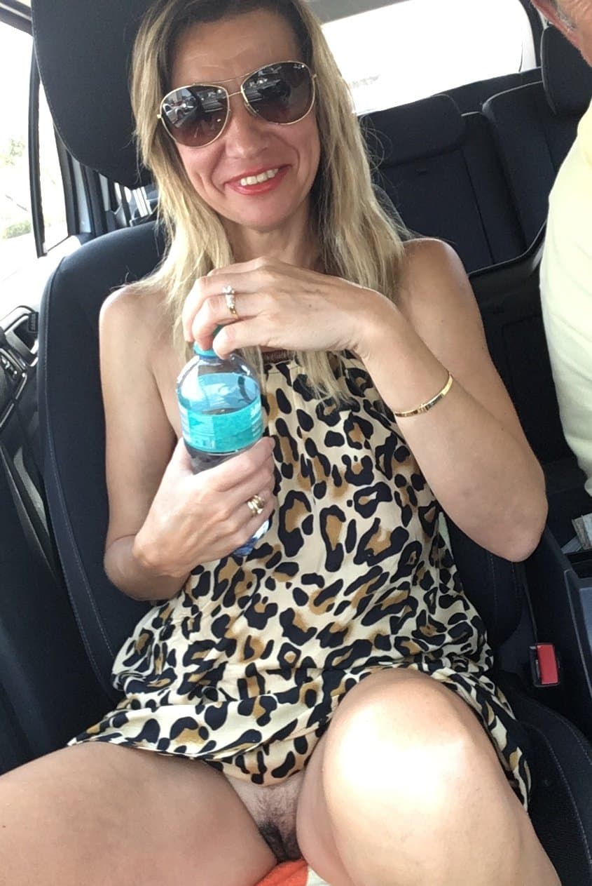 Laura, mature, hairy, from France loves panther dress and sextoys