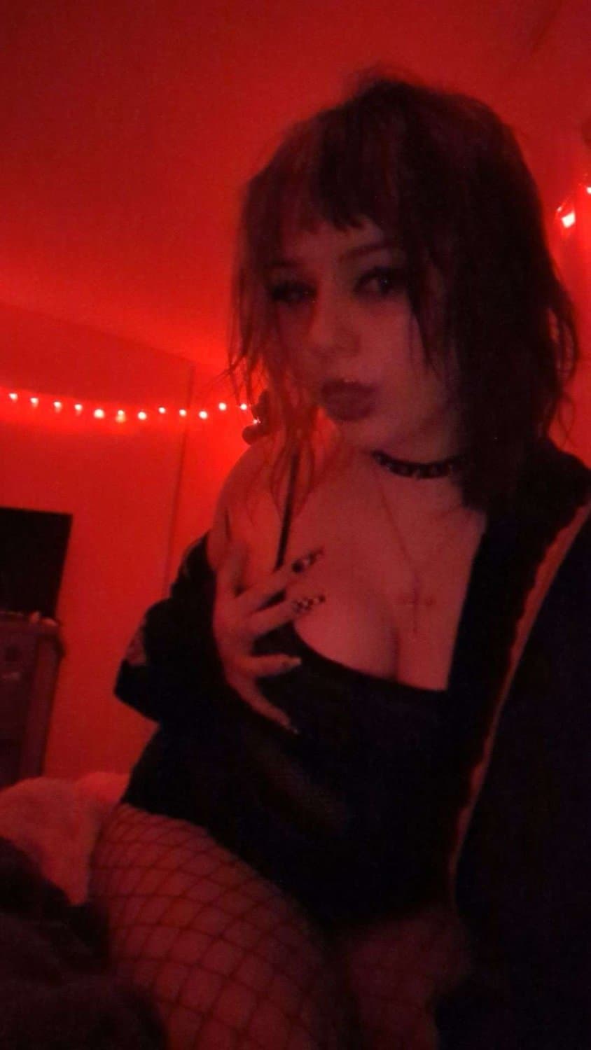 Sexy goth egirl from Discord p1