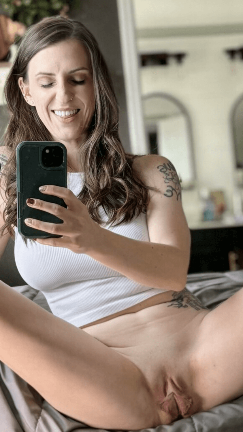 Whore is packing insane cunt flaps. Elephant ears. Magnificent!