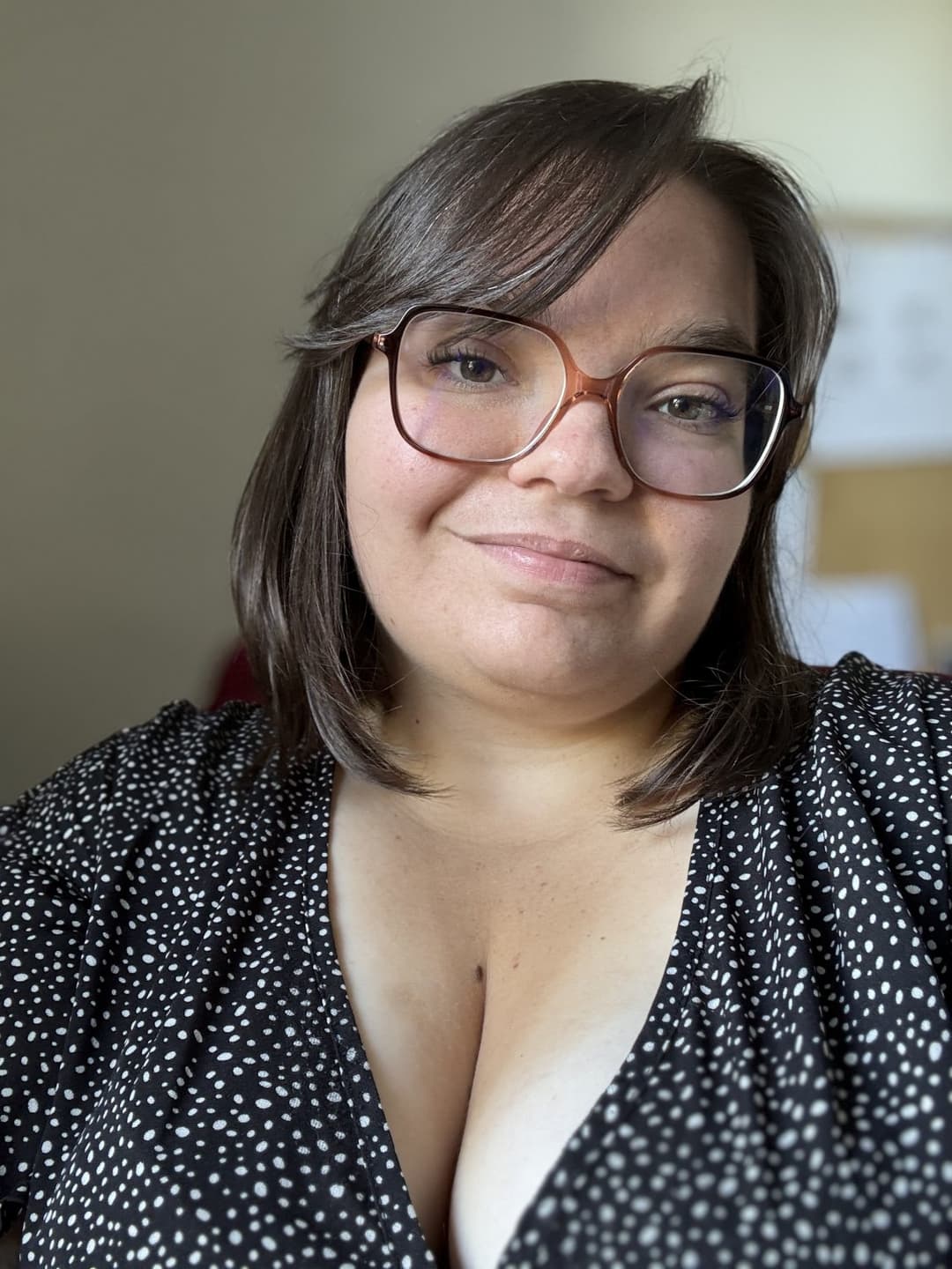 Click to view full size Lyzon Buro grosse putain à baiser de force