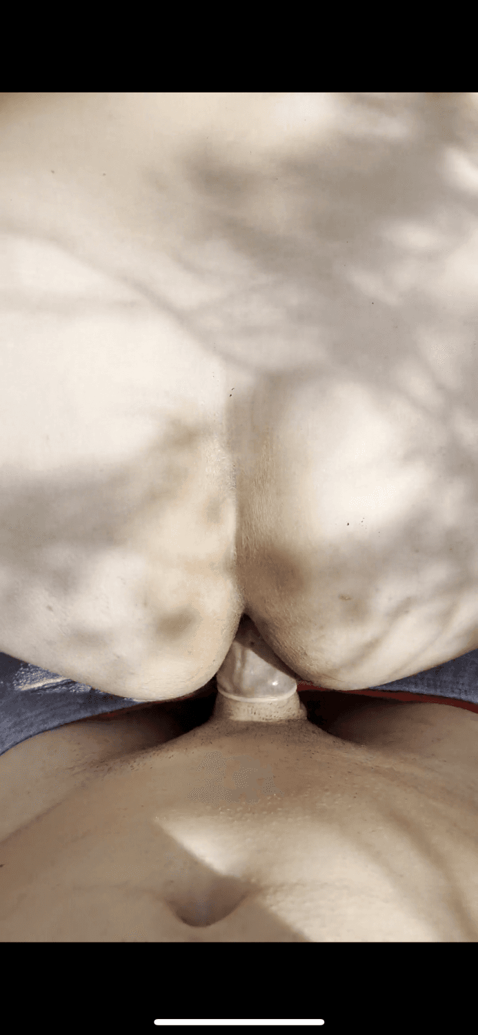 Danielle cross girl gives her pussy to a guy outside. Cum in condom.