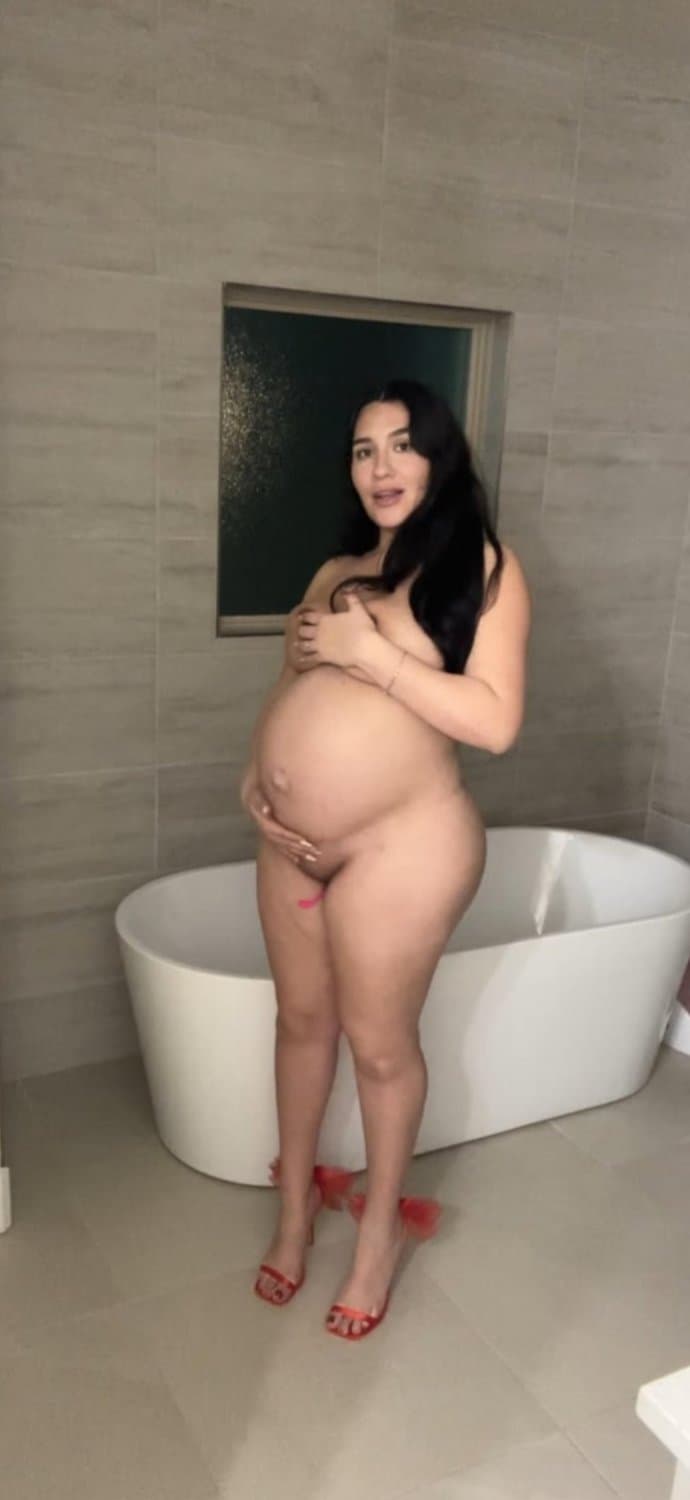 Horny Latina mom