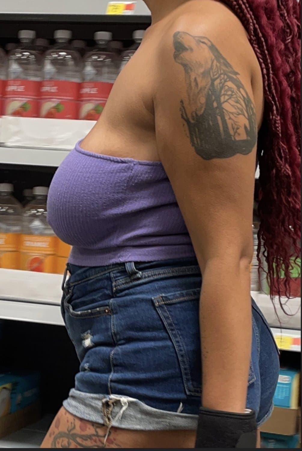 Big Tit Braless Black Chick In Walmart