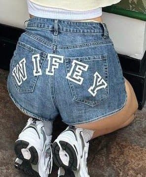 Gozei muito nesse cuzão e bucetinha rachada gostoso da millie Bobby brown