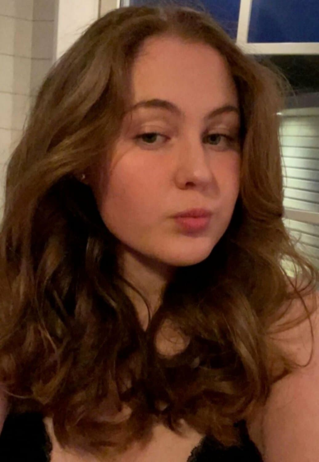 Second of the night. He gave up Amanda so easily. Look at this piece of fuckmeat