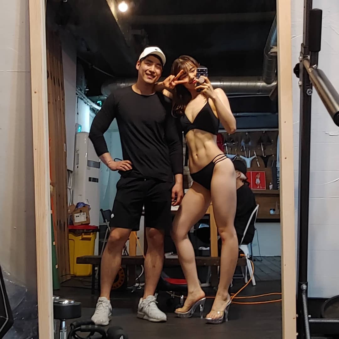 Asian Gym Trainer Doggy style Ass Cumshot Leaks