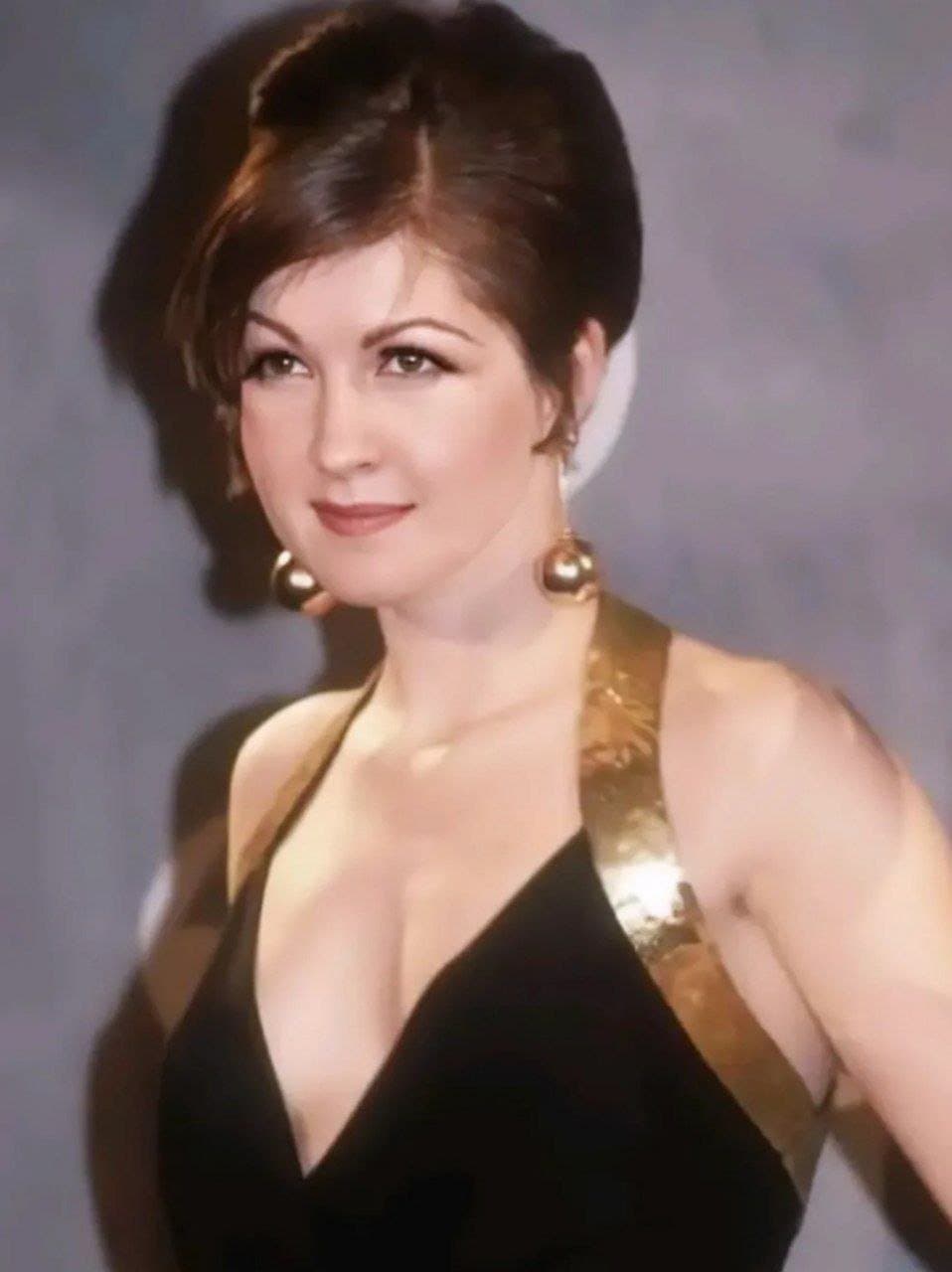 Click to view full size Cyndi Lauper - hottie through the years