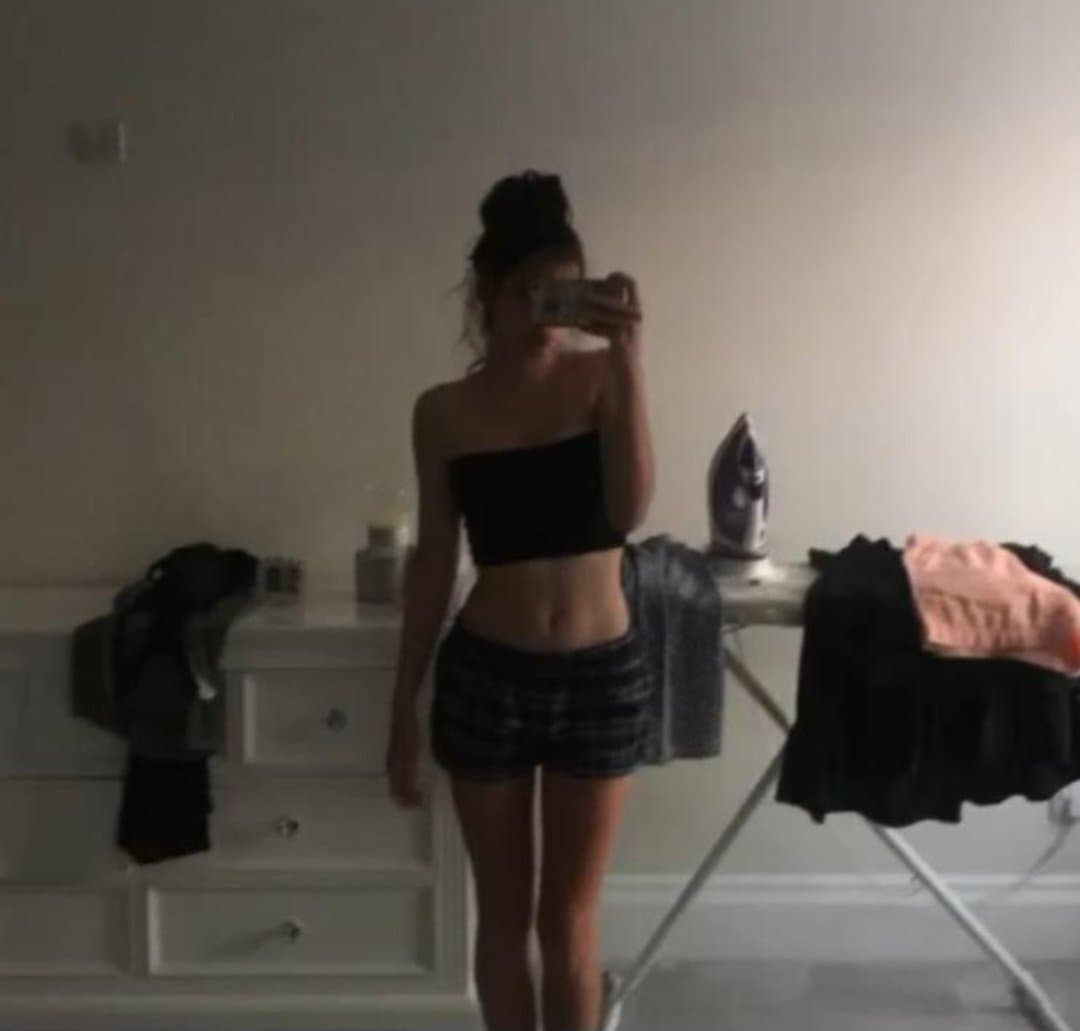 18yo Annabel loves to show off her teen body ;)