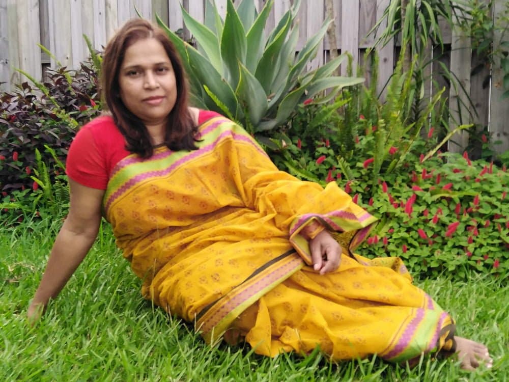 Voluptuous bhabhi from Dhaka, Bangladesh. No one could resist to pound this bhabhi????